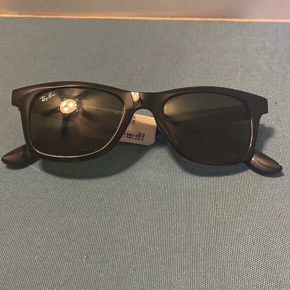 NWT ray ban beautiful stylish sunshades - Picture 2 of 3